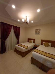 A bed or beds in a room at سارا للشقق الفندقية Sara Furnished Apartments