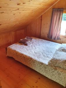 Postel nebo postele na pokoji v ubytování Brvnara Sljivic
