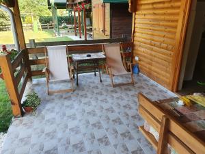 Patio nebo venkovní prostory v ubytování Brvnara Sljivic