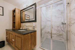 Ένα μπάνιο στο Apartamenty Wrocławska 11