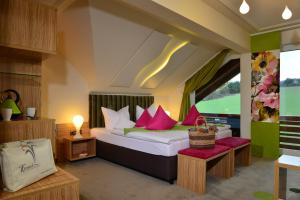Giường trong phòng chung tại Hotel Freund - Privathotels Dr Lohbeck +96 ảnh