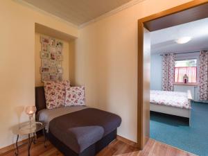 A bed or beds in a room at Ferienwohnung Neuheim