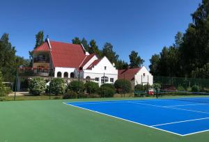 Tenis a/nebo squash v ubytování Karle Hotel nebo okolí