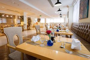 Restaurace v ubytování Ramada Addis, Addis Ababa