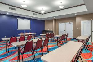 Gallery image of Comfort Inn & Suites in Cleveland