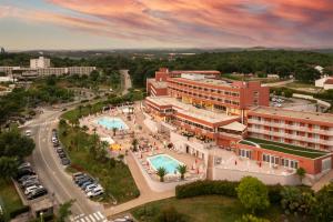an aerial view of a resort with a pool at Hotel Albatros Plava Laguna in Poreč