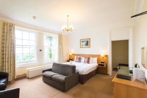 Cama ou camas em um quarto em Tregenna Castle Resort