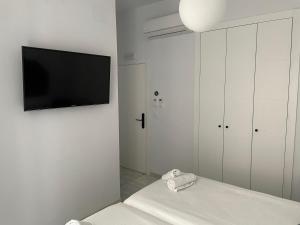 A bed or beds in a room at Hostal Hom Museo