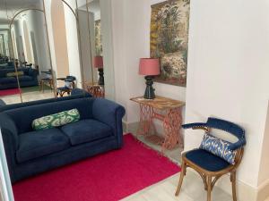 A seating area at Hostal Hom Museo