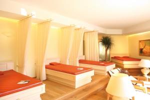 Postel nebo postele na pokoji v ubytování Parkhotel