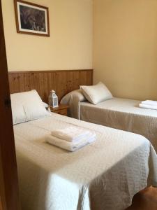 A bed or beds in a room at Apartamentos Cantarero Maro Nerja