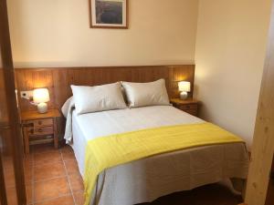 A bed or beds in a room at Apartamentos Cantarero Maro Nerja