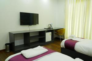 Voodi või voodid majutusasutuse Lime Tree Hotel Pulkit Gurgaon-Artemis Hospital, Nearest Metro Huda City Centre toas