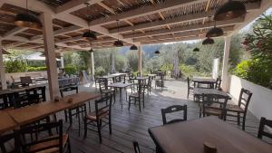 A restaurant or other place to eat at Bio Agriturismo Valle dei Calanchi