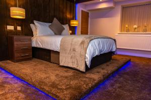 Postel nebo postele na pokoji v ubytování Optimal Apartments + 37 fotografií
