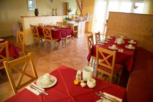 Restaurace v ubytování BurgenLandhaus