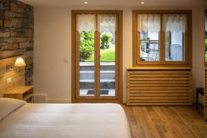 A bed or beds in a room at Casa Galèt
