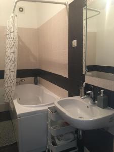 Bilik mandi di Strelnieku Apartment +13 gambar