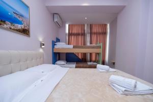 Postel nebo postele na pokoji v ubytování San Marino Hotel