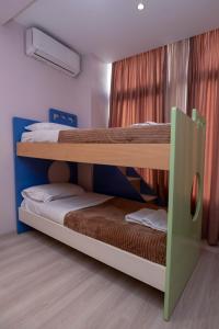 Postel nebo postele na pokoji v ubytování San Marino Hotel