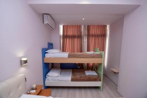 Postel nebo postele na pokoji v ubytování San Marino Hotel