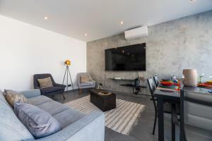 a living room with a couch and a table at Villa Miragem Alvor in Alvor