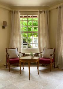 Posezení v ubytování Logis Relais de la Source