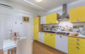 Kuchyň nebo kuchyňský kout v ubytování Apartmani Cupar
