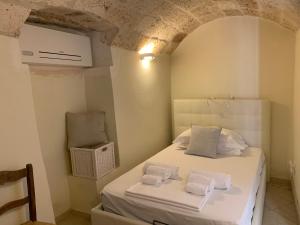 a bedroom with a bed with towels on it at Amoredimare Casa Vacanze in Polignano a Mare