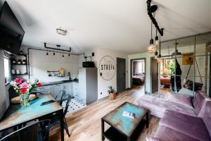 Fotografia z galérie ubytovania Szara Strefa - Loft Bieszczady Apartament v destinácii Ustrzyki Dolne