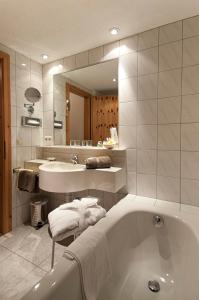 Koupelna v ubytování Appartements Spullersee + 37 fotografií