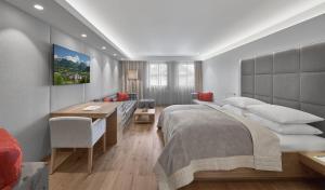 Rúm í herbergi á Schwarzer Adler Kitzbühel - Adults Only
