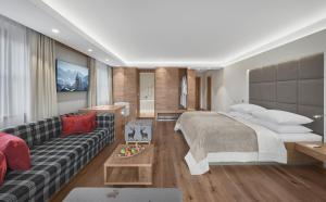 Rúm í herbergi á Schwarzer Adler Kitzbühel - Adults Only