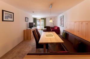 TV a/nebo společenská místnost v ubytování Appartements Spullersee