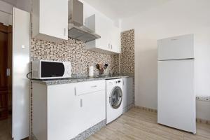 a white kitchen with a washer and dryer at Apartamento Betty B in Puerto del Rosario