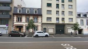 Afbeelding uit fotogalerij van CHARNER centre gare 2 chambres 100m2 parking in Saint-Brieuc