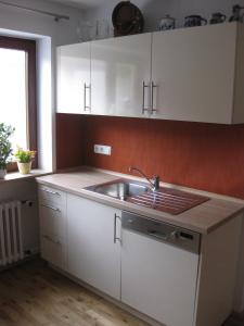 A kitchen or kitchenette at Apartments Bed & Breakfast Brückner