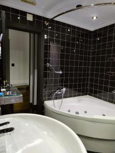Bathroom sa Hotel Plata by Bossh Hotels