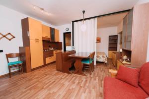 A kitchen or kitchenette at Sky Residence III - Comfort Apartments in Aprica Még 16 kép