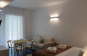 a living room with a table and a couch at Divina Holiday - Apartments in Maiori