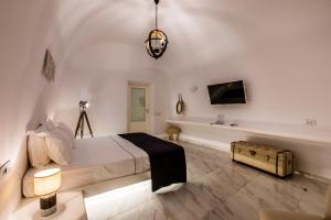 TV a/nebo společenská místnost v ubytování Santorini Delux