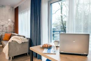 Ένα ή περισσότερα κρεβάτια σε δωμάτιο στο W&K Harmony Suite - Parking w garażu, Faktura VAT