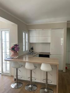 Kuchyň nebo kuchyňský kout v ubytování Apartment AndjelaS