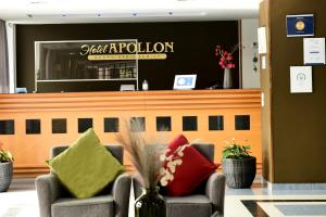 Лобі або стійка реєстрації в Apollon Hotel