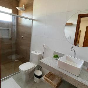 a bathroom with a toilet and a sink and a shower at Shaqat Barra Flat in Barra Grande