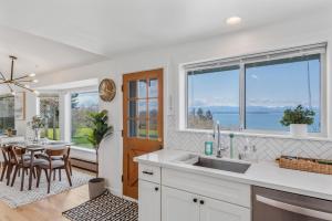 Gallery image of @ Marbella Lane - Waterfront 2BR Whidbey Island in Coupeville