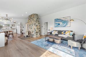 Posedenie v ubytovaní @ Marbella Lane - Waterfront 2BR Whidbey Island