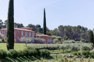 a house with a garden in front of it at Domaine Rabiega - Vineyard and Boutique hotel in Draguignan