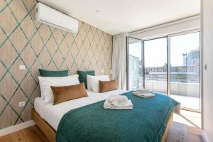 Postel nebo postele na pokoji v ubytování Luminous Premium Loft w/AC & Terrace by LovelyStay