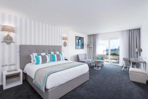 a hotel room with a bed and a living room at Hotel Juliani - Boutique Hotel in St. Julianʼs